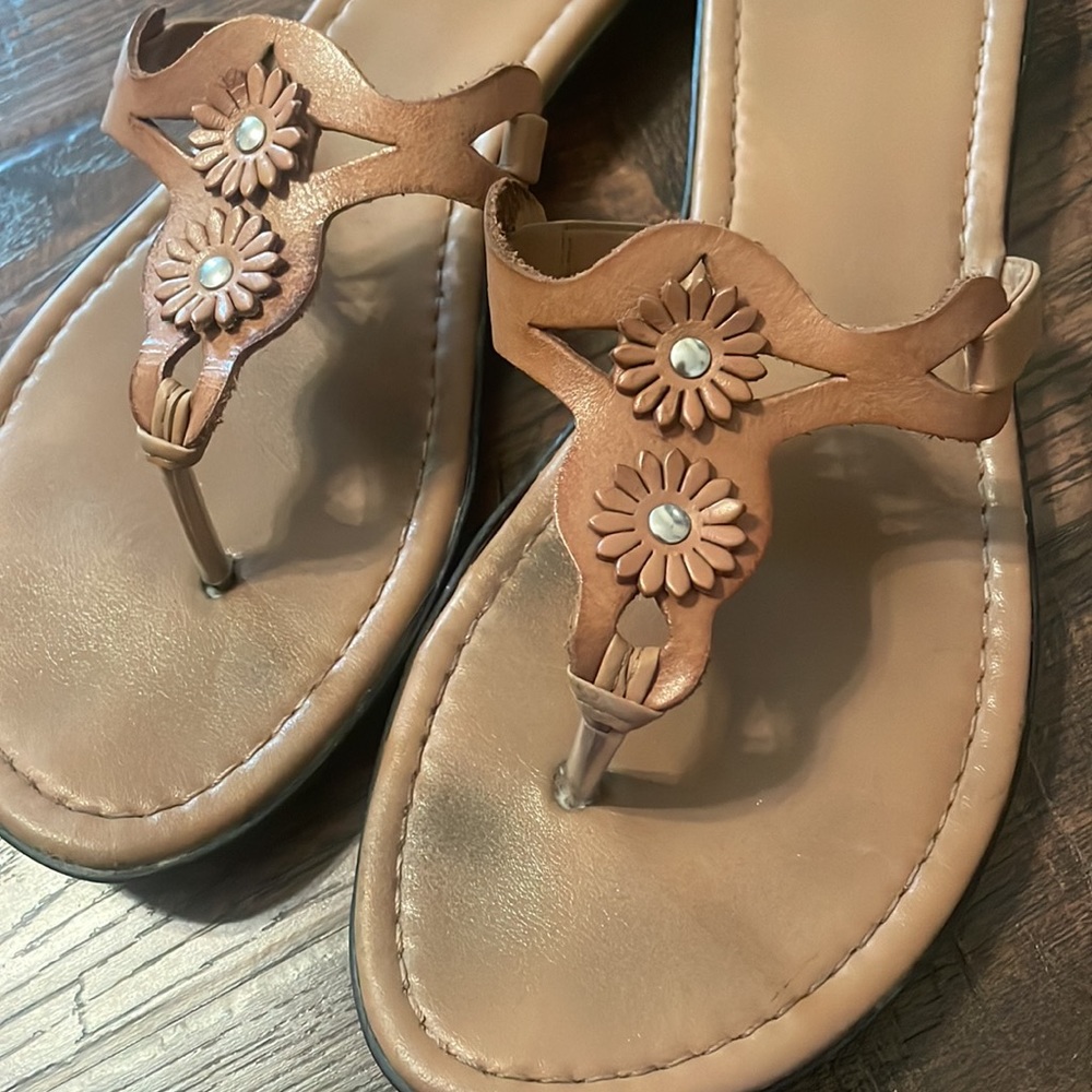 Size 9.5 - Picture 2 of 7
